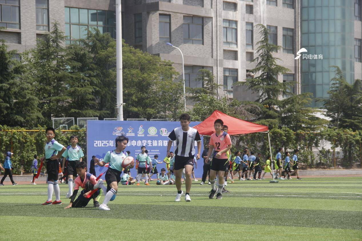 2025年济南市中小学体育联赛橄榄球比赛落幕(图1)