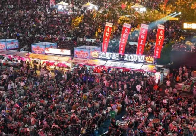 “苏超”赛场外的足球经济 品牌赞助与地方产业共舞(图1)
