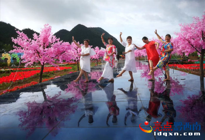 昨日兴义市万峰林庄园式花街开放(图6)