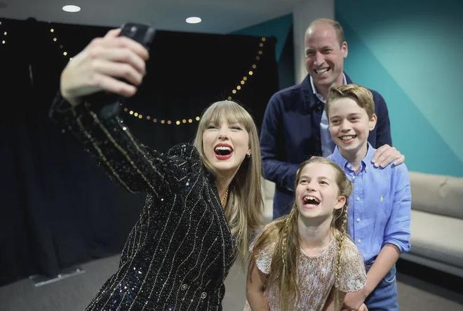 35岁霉霉订婚带火哪些品牌？拉夫劳伦秒售罄珠宝手表全火了～(图2)