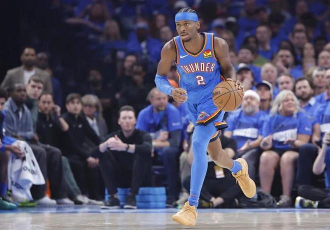 亚历山大：我打不了橄榄球；篮球和橄榄球的球员都不能玩转彼此的项目(图1)