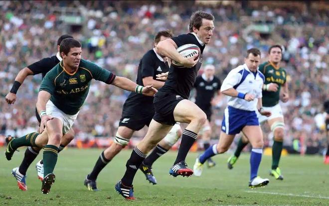 告别“暴力”印象解锁橄榄球的正确打开方式(图2)