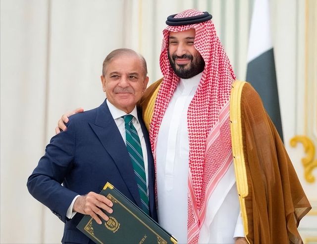 东方核大国向沙特承诺：美国敢打的我们打美国不敢打的我们也打(图4)