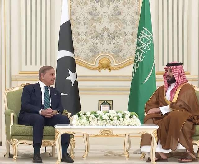 东方核大国向沙特承诺：美国敢打的我们打美国不敢打的我们也打(图7)