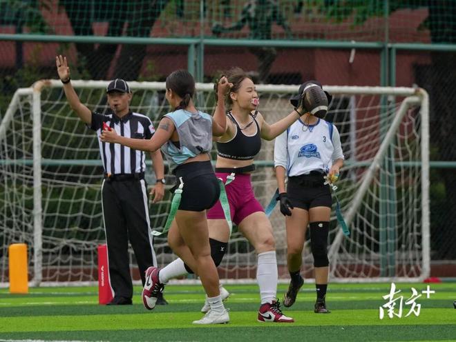 白天打工晚上打球！这群女生太飒了(图8)