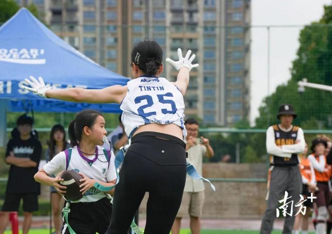 白天打工晚上打球！这群女生太飒了(图7)