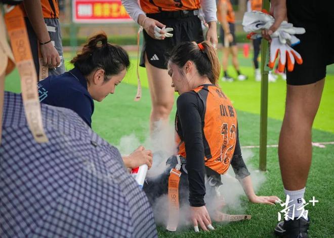 白天打工晚上打球！这群女生太飒了(图11)