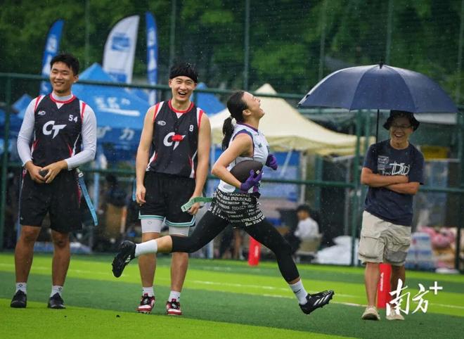 白天打工晚上打球！这群女生太飒了(图14)