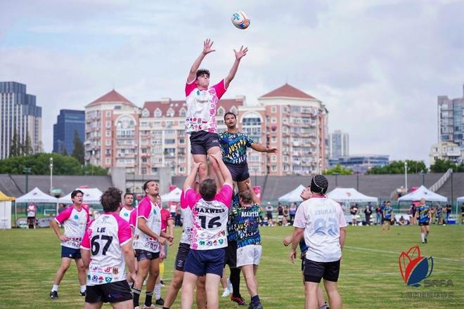 把赛场热度转化为城市消费新动能！首届魔都橄榄球狂欢节收官(图1)