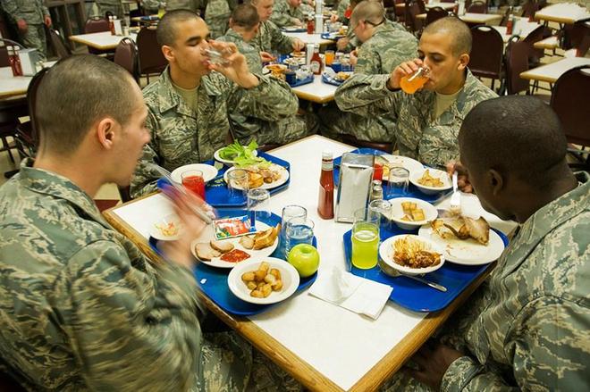 自作自受！美号称全球最强军队却要士兵贷款上班难怪军力下降(图14)