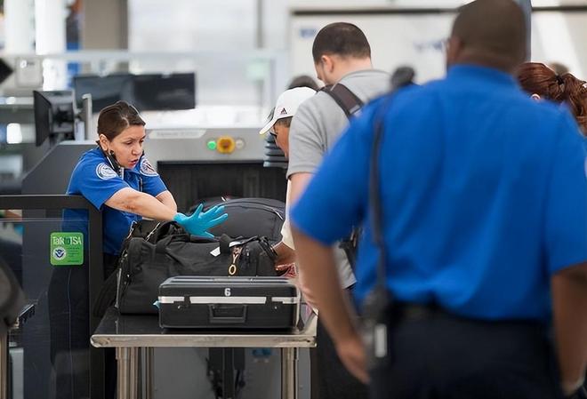 自作自受！美号称全球最强军队却要士兵贷款上班难怪军力下降(图9)