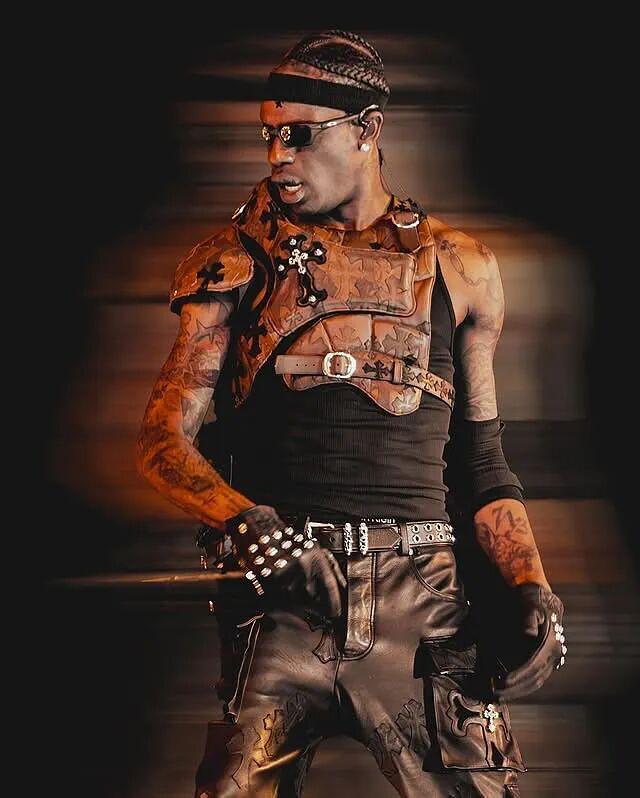 应援Travis Scott三亚演唱会辣妹应该穿什么？（高清无码轮椅教程）(图9)