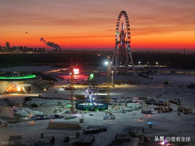 沸腾全网！哈尔滨冰雪大世界夜建名场面今年必火的冬日顶流(图1)