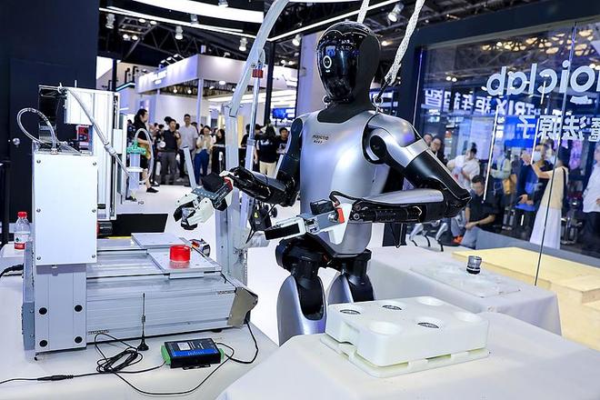 “若美中AI竞赛是场橄榄球赛目前比分24比18”(图1)