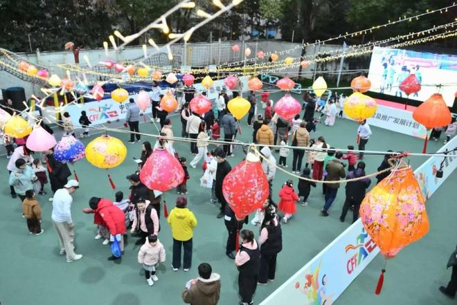 骏马迎新岁“旗”迹向未来静安区延长路东部幼儿园跨年艺术嘉年华落幕(图1)