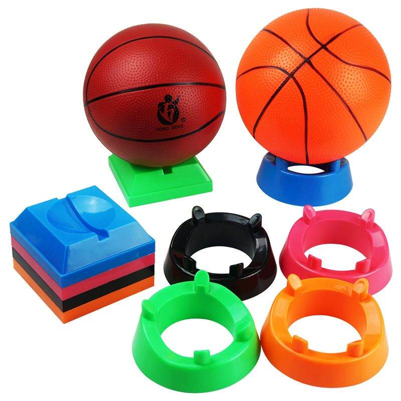 金·卡戴珊结束欧洲行返美与刘易斯·汉密尔顿恋情升温穿黑皮革装惊艳亮相(图1)