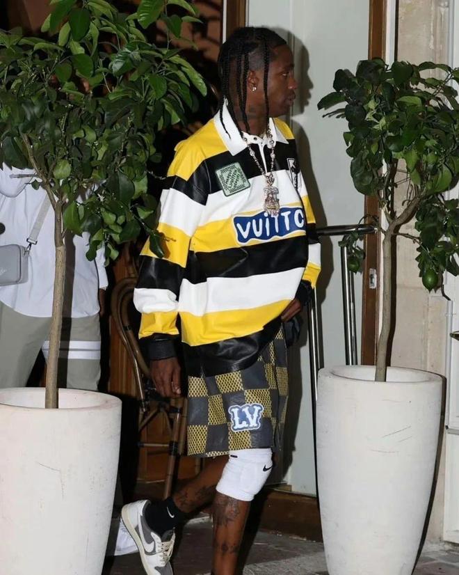 Ye与Travis Scott轮番诠释“橄榄球胸甲”或成今秋最火单品？(图12)