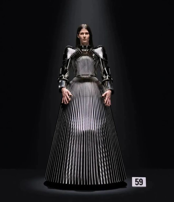 Ye与Travis Scott轮番诠释“橄榄球胸甲”或成今秋最火单品？(图22)