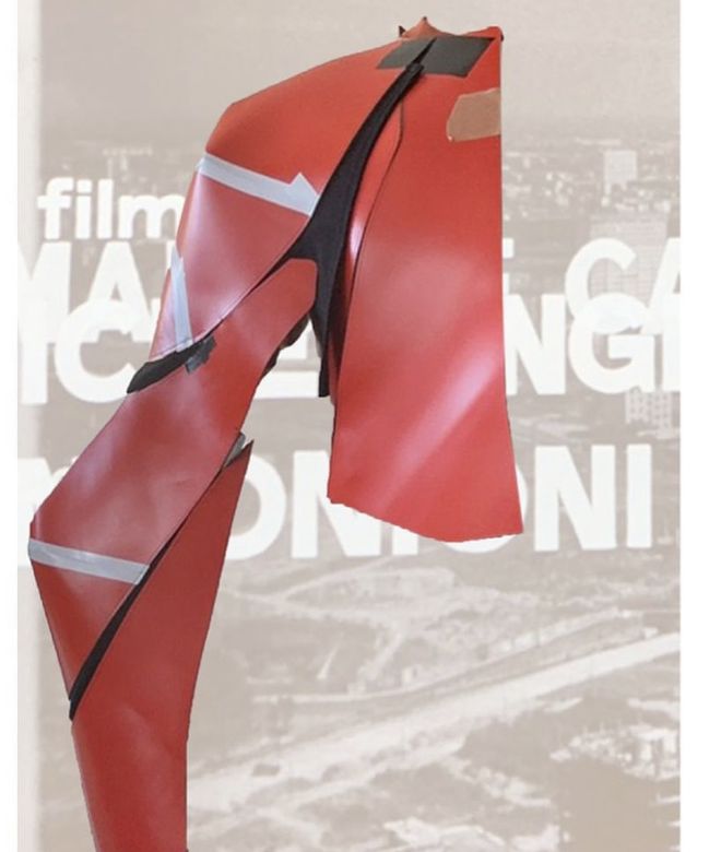 Ye与Travis Scott轮番诠释“橄榄球胸甲”或成今秋最火单品？(图21)