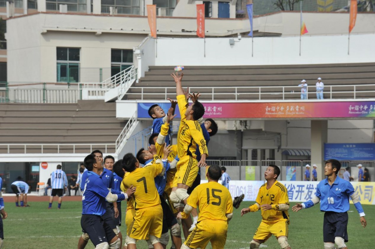 2022秋季橄榄球国际正赛经典的黑白大战法雷尔和雷塔里克在橄榄球圣地特威克纳姆球场分别代表英格兰和新西兰出赛的第一百场里程碑比赛跌宕起伏荡气回肠不愧是经典的黑白大战(图1)